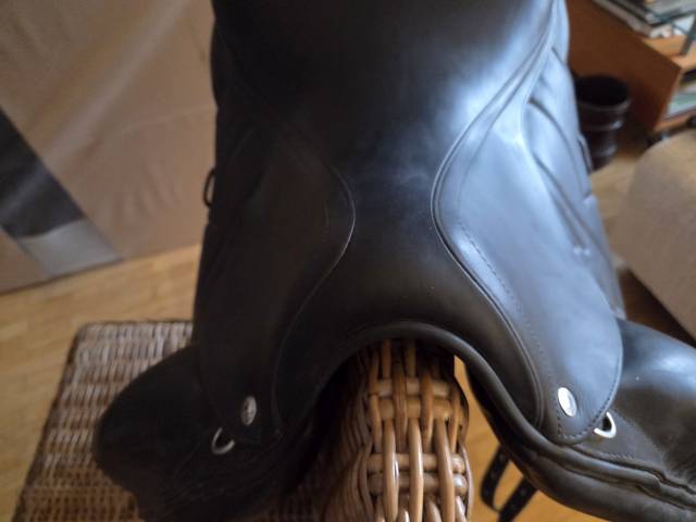 Selle Dressage DEVOUCOUX MAKILA S 17.5