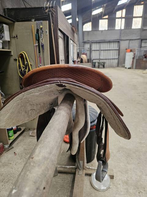 Selle western continental saddlery d'occasion 