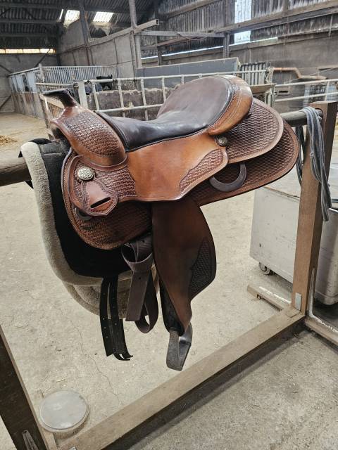 Selle western continental saddlery d'occasion 