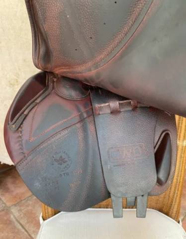 Selle CWD SE02 17 pouces. 