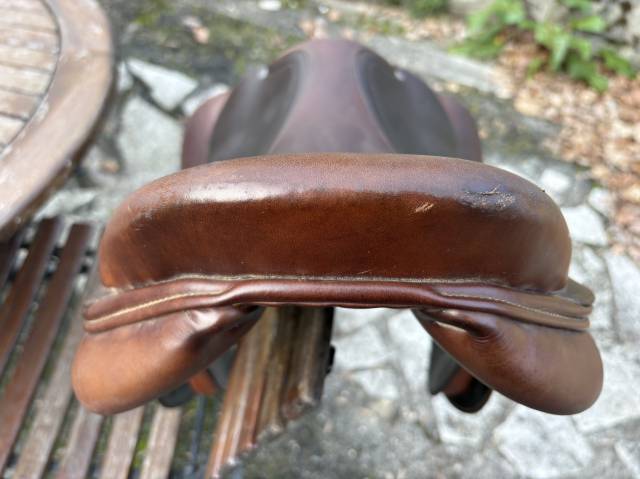 Selle Henri de Rivel 17,5 pouces, si&egrave;ge semi creux