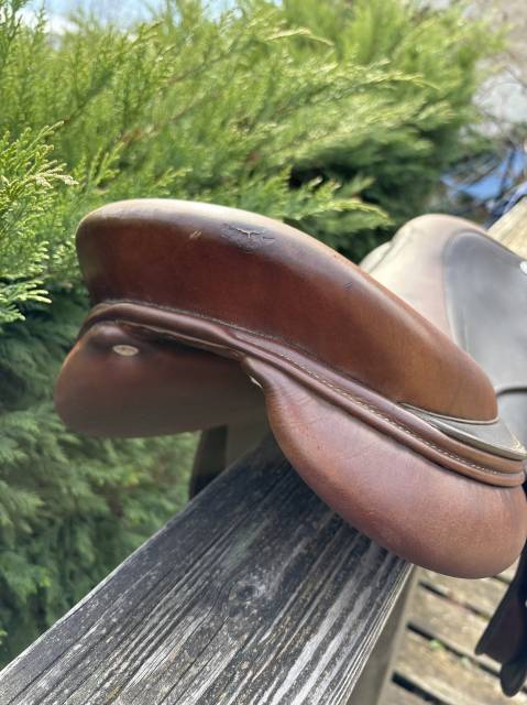 Selle Henri de Rivel 17,5 pouces, si&egrave;ge semi creux