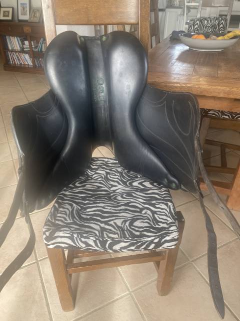 Selle dressage Devoucoux Loreac