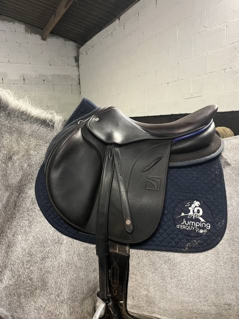 2000&euro; / Selle Childeric doubl&eacute; veau 17,5 de 2025 