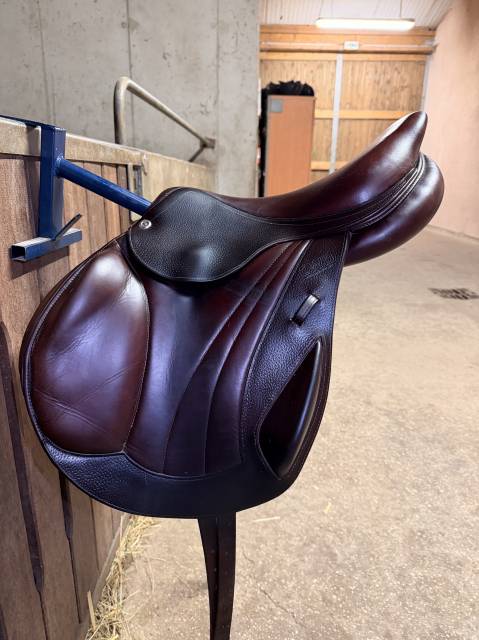 Selle mono quartier  marron CWD 17.5"