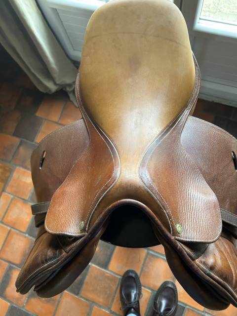 Selle Butet taille 17 ar&ccedil;ons standard 