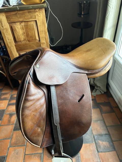 Selle Butet taille 17 ar&ccedil;ons standard 