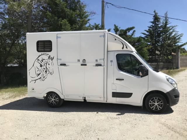 Renault master 148 000 kms carrosserie neuve 36 500 &euro;