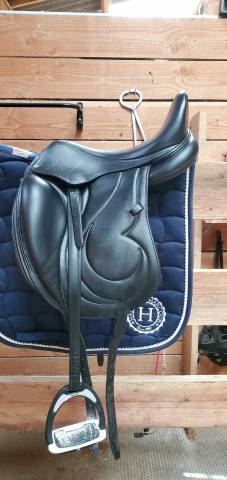 Selle dressage Antares 17&rsquo;