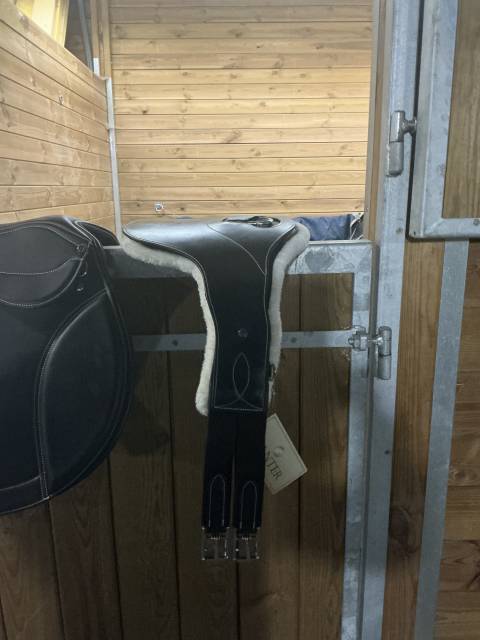 Selle adaptable marron 17&rsquo;&rsquo; NEUVE 