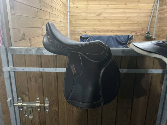 Selle adaptable marron 17&rsquo;&rsquo; NEUVE 