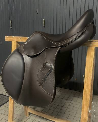 &Agrave; vendre &ndash; Selle d&rsquo;obstacle Antar&egrave;s Confort 2 17,5&rdquo;