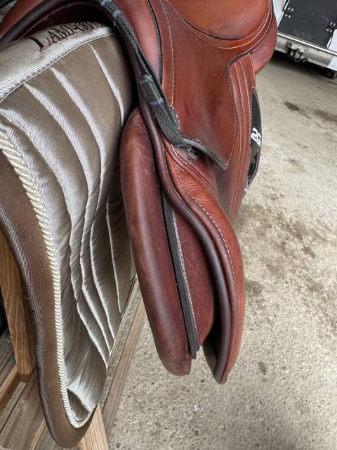 Selle CWD 17p magnifique &eacute;tat 