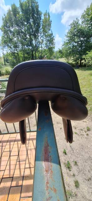 Selle Supr&ecirc;me neuve 17,5 pouces Los Angeles