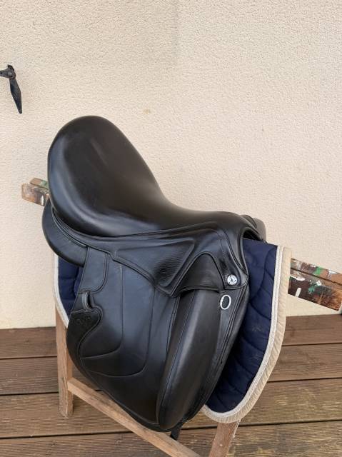 ? &Agrave; VENDRE &ndash; Selle de dressage CWD SE37 ?
