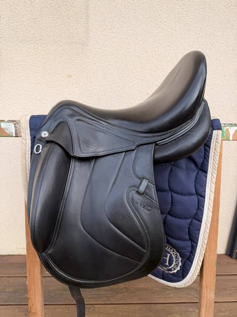 ? &Agrave; VENDRE &ndash; Selle de dressage CWD SE37 ?