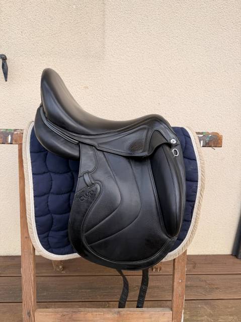 ? &Agrave; VENDRE &ndash; Selle de dressage CWD SE37 ?