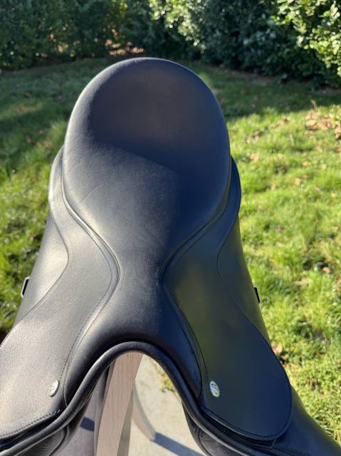 Selle Bates   taille 16,5 noire