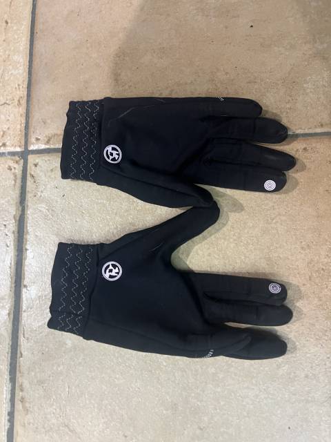 Gant fouganza oxylane noir  Taille 14 ans mais convient