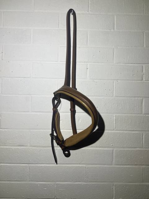Muserole NEUF cuir taille cheval  Marron beige clair