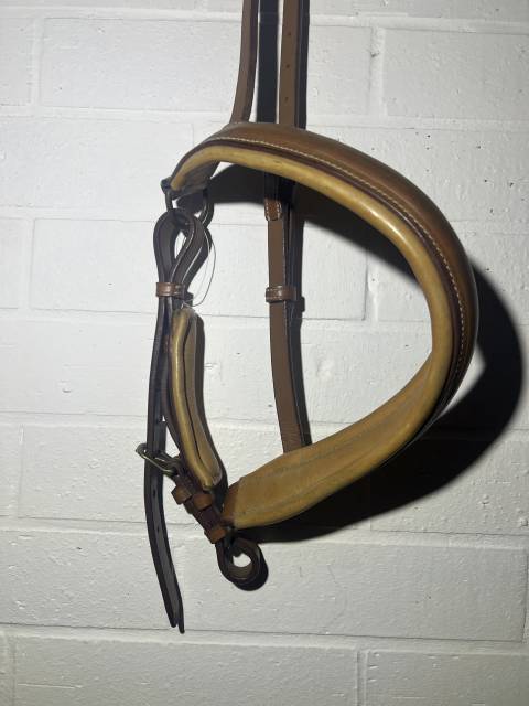 Muserole NEUF cuir taille cheval  Marron beige clair