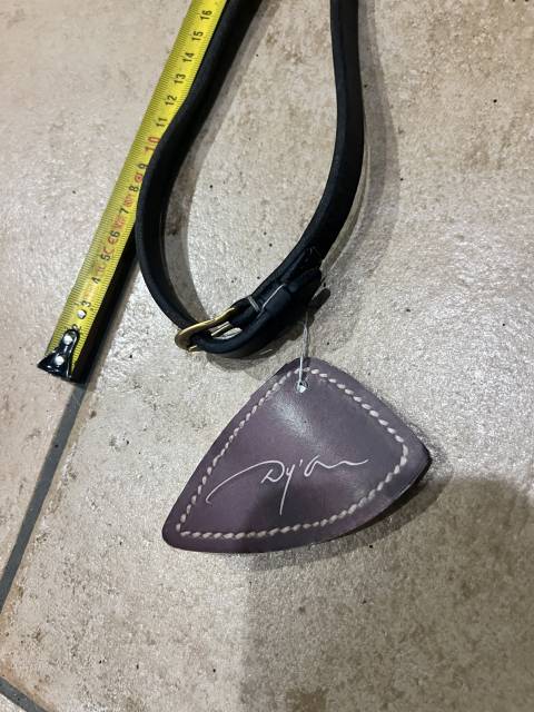 R&ecirc;nes Cuir noir et anti d&eacute;rapant caoutchouc 