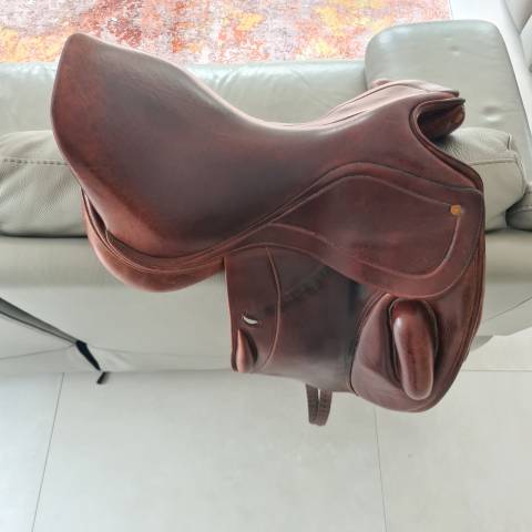 A vendre selle dressage Maurel 17.5