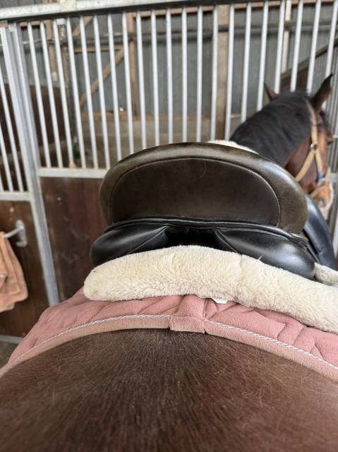 Selle &Eacute;ric Thomas dressage taille 17 