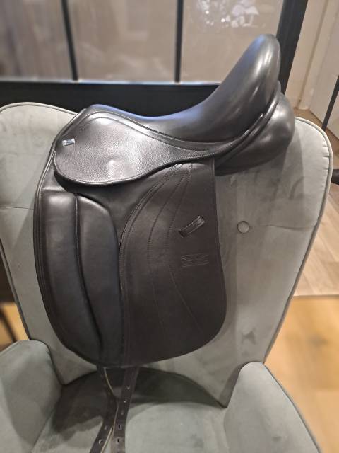 Selle dressage 17"