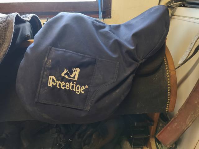 Selle prestige 17,5 si&egrave;ge semi creux 