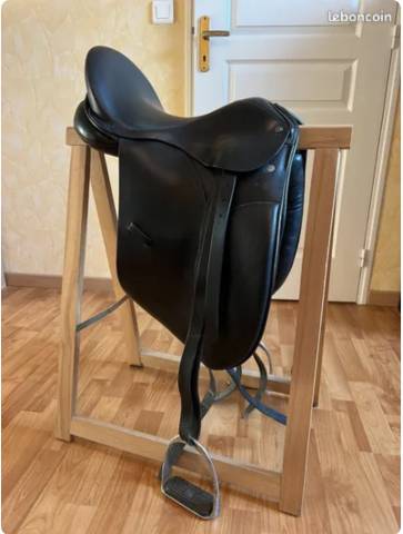 &Agrave; vendre selle de dressage 