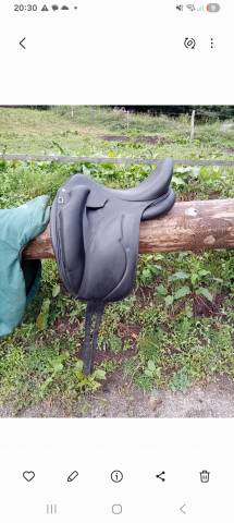 Selle de dressage  devoucoux 