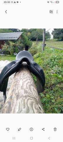 Selle de dressage  devoucoux 