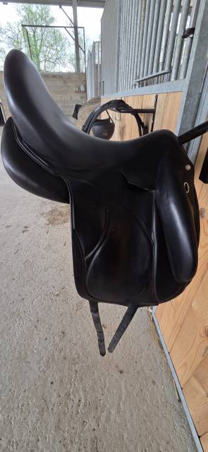 Selle de dressage Devoucoux 
