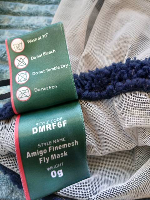 Lot de 2 bonnets anti-mouches.