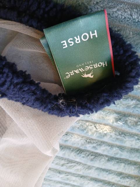 Lot de 2 bonnets anti-mouches.