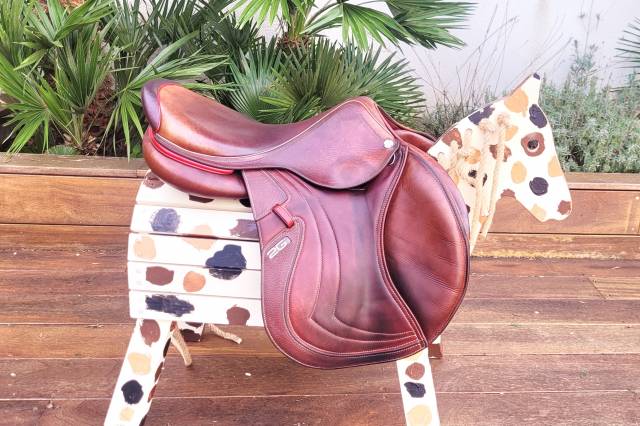 Magnifique selle CWD 2GS mademoiselle 17"5  TB &eacute;tat