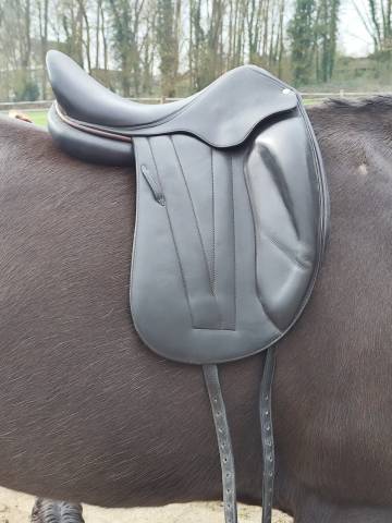 Selle dressage Butet Saumur 17"