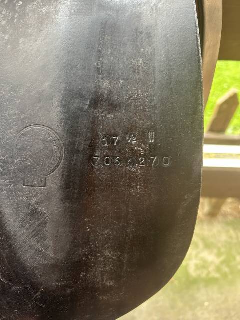 Selle de dressage wide 17,5 pouces