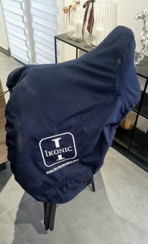 Selle dressage Ikonic Hybrid mono 17"