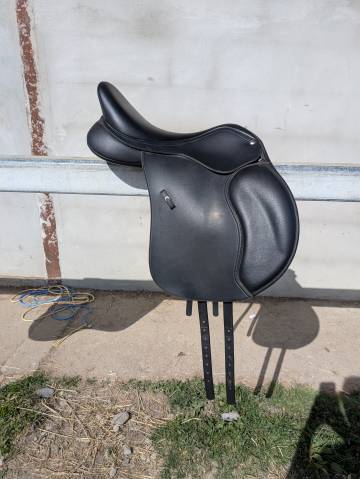 Wintec 500 SC Hart troussequin carr&eacute; 17"