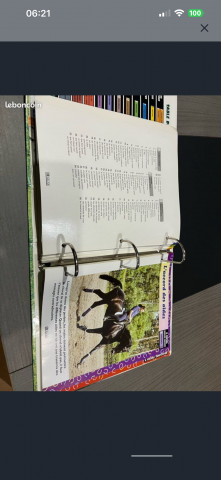 Je vends un classeur th&eacute;matique consacr&eacute; &agrave; l'&eacute;quitation