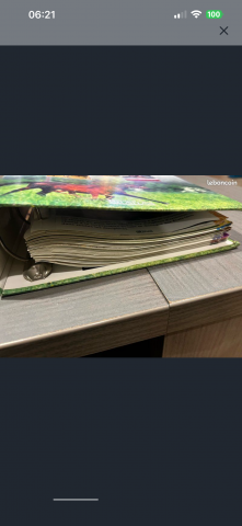 Je vends un classeur th&eacute;matique consacr&eacute; &agrave; l'&eacute;quitation