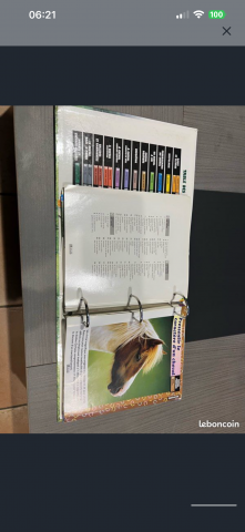 Je vends un classeur th&eacute;matique consacr&eacute; &agrave; l'&eacute;quitation