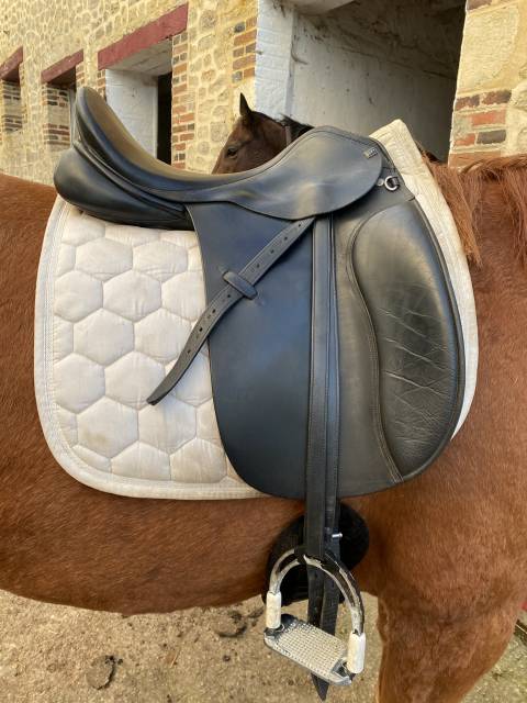 Selle dressage Anky 18 pouces