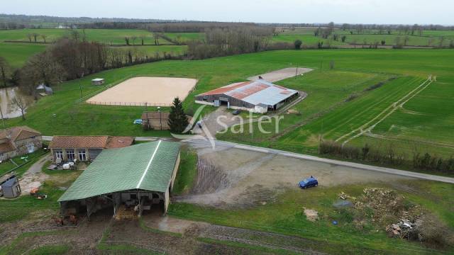 Propri&eacute;t&eacute; &eacute;questre sur environ 8 ha