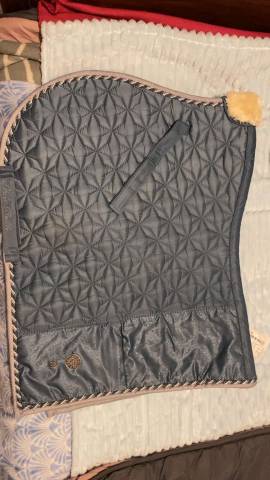 Selle   17.5 pouces couleur noir bon &eacute;tat jamais chut&eacute; 