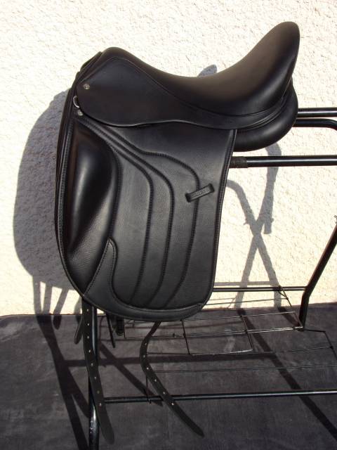Selle Dressage Antares 17'5 &eacute;tat neuf 