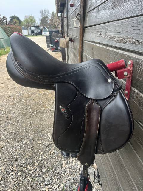 Je vends ma selle &Eacute;quipe Mofels Synergy sp&eacute;ciale (17K00