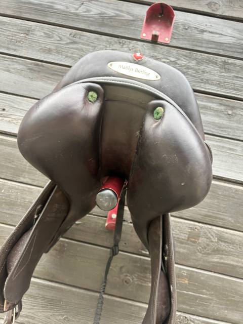 Je vends ma selle &Eacute;quipe Mofels Synergy sp&eacute;ciale (17K00